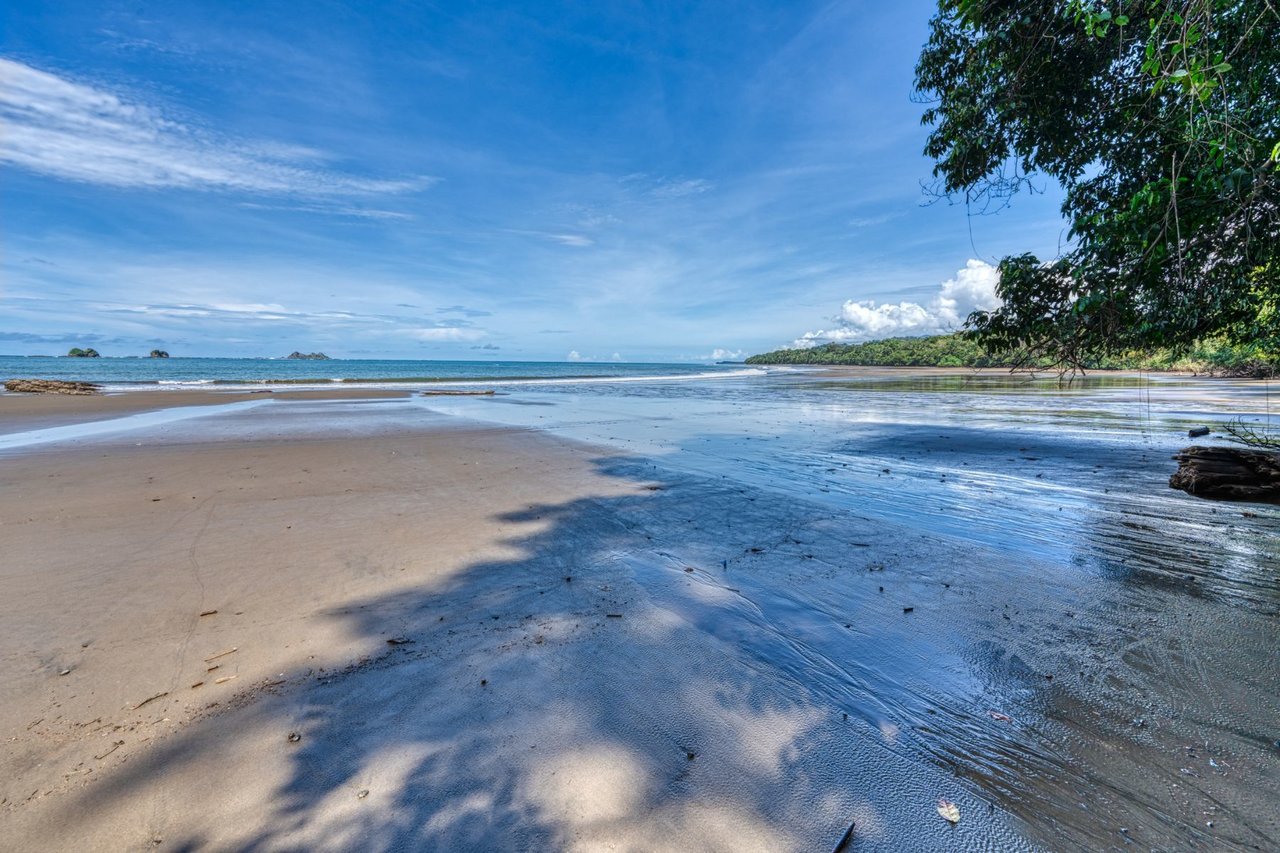 Balinese Beachfront Luxury Hotel, Uvita, Puntarenas