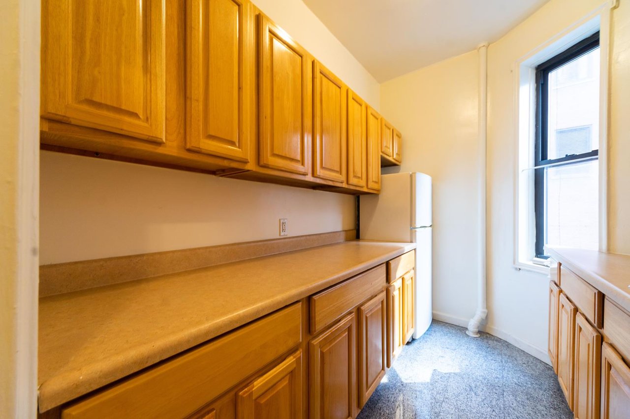 210 East 38th Street, Apt D