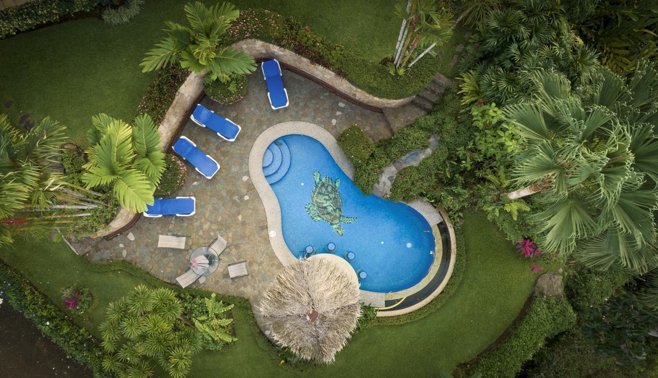 Casi Cielo, 4 Bed Ocean View House W. 2 Bed Guest House