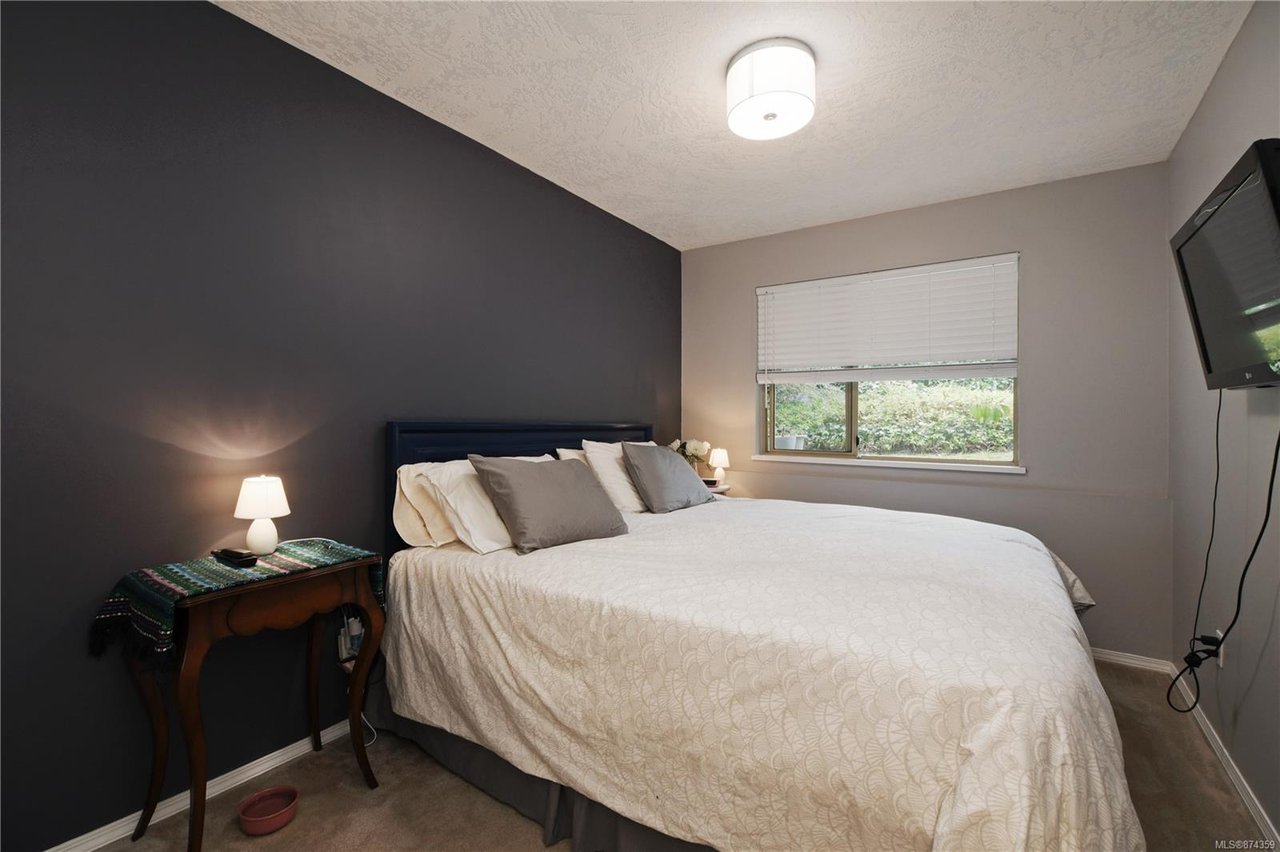 105-3400 Quadra St