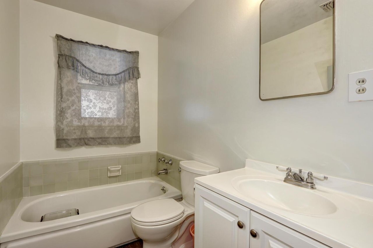 2448 Northview Dr