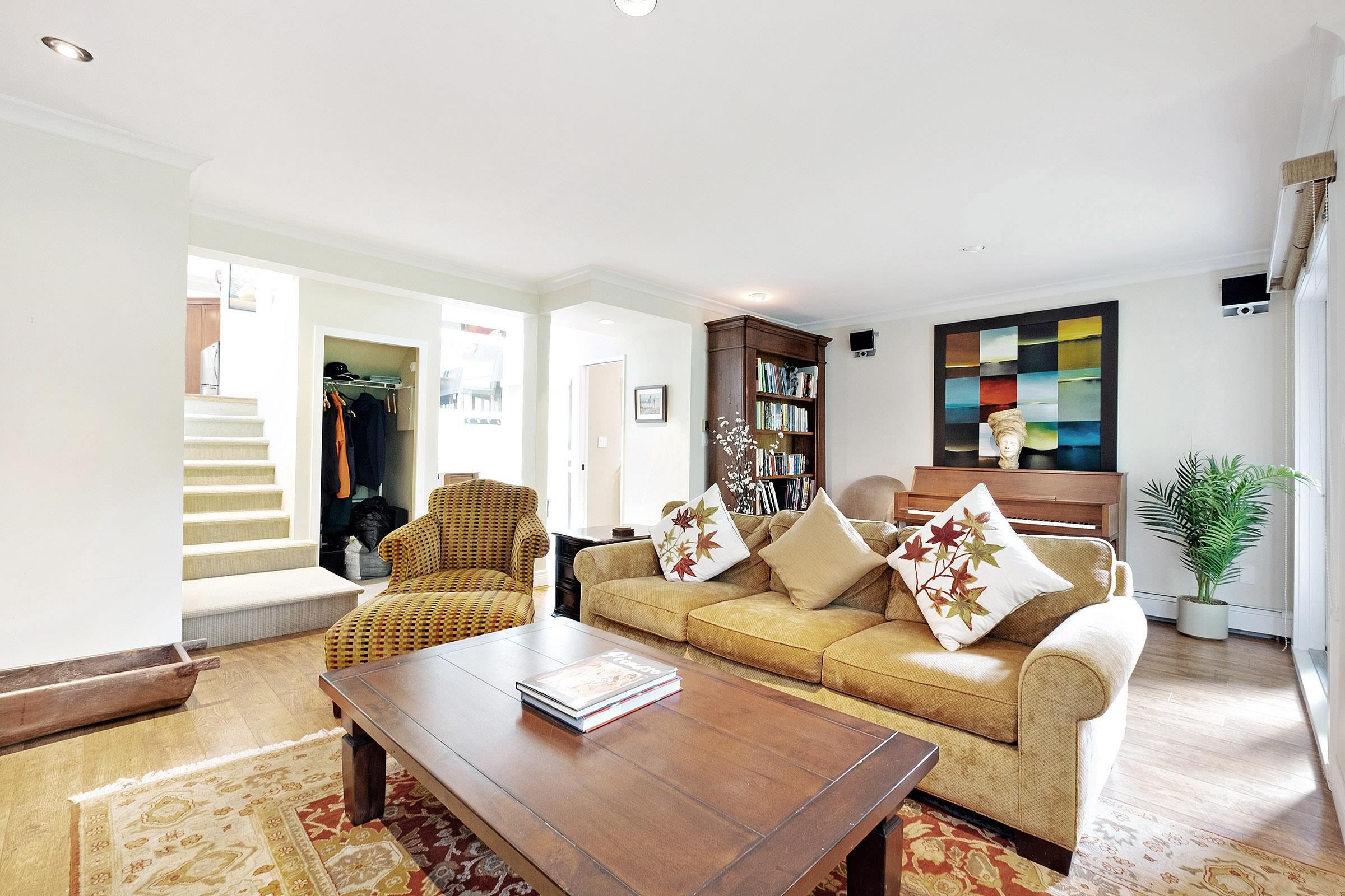 2215 W 14th Ave