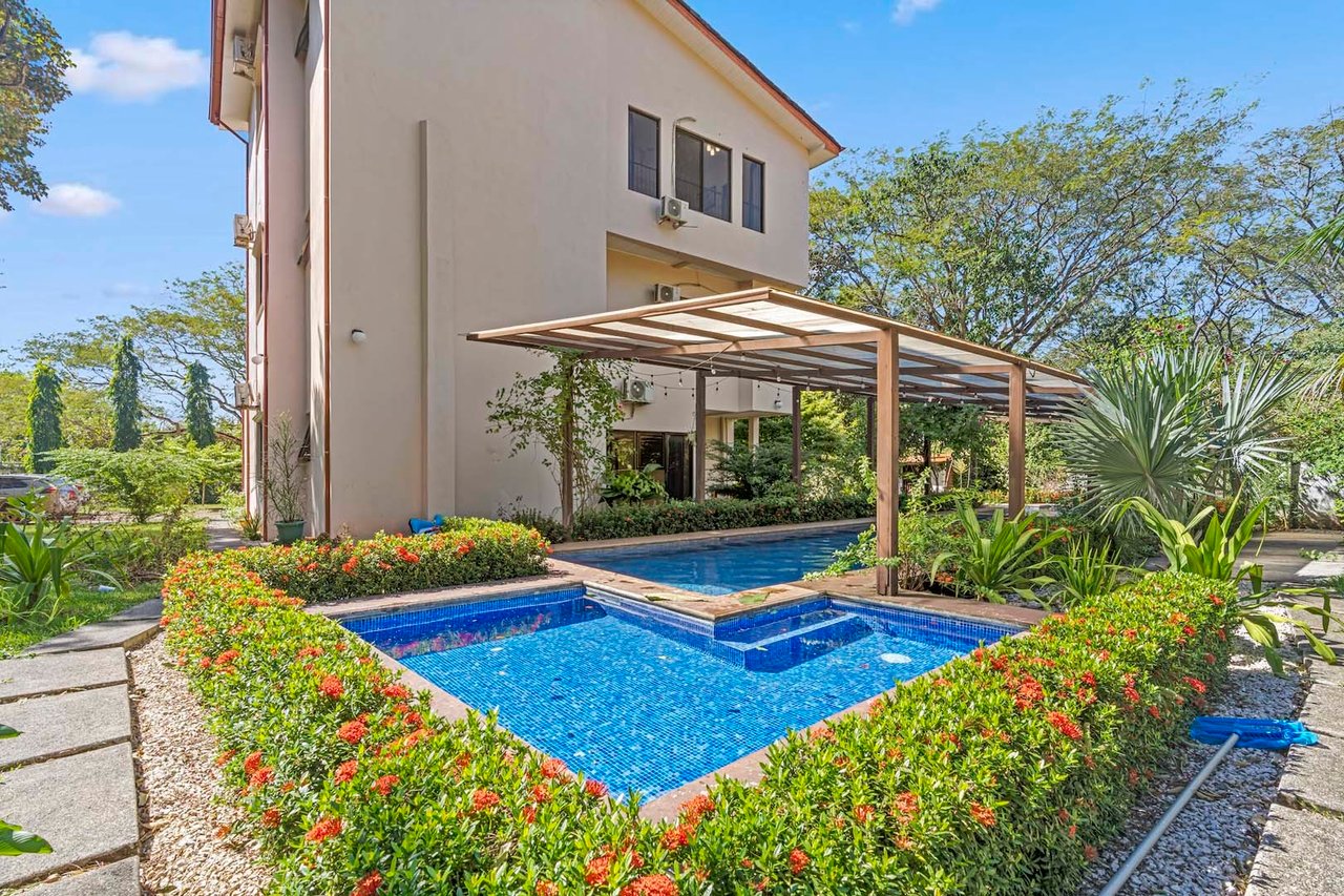 Multi Unit Apartment Complex, Tamarindo, Guanacaste