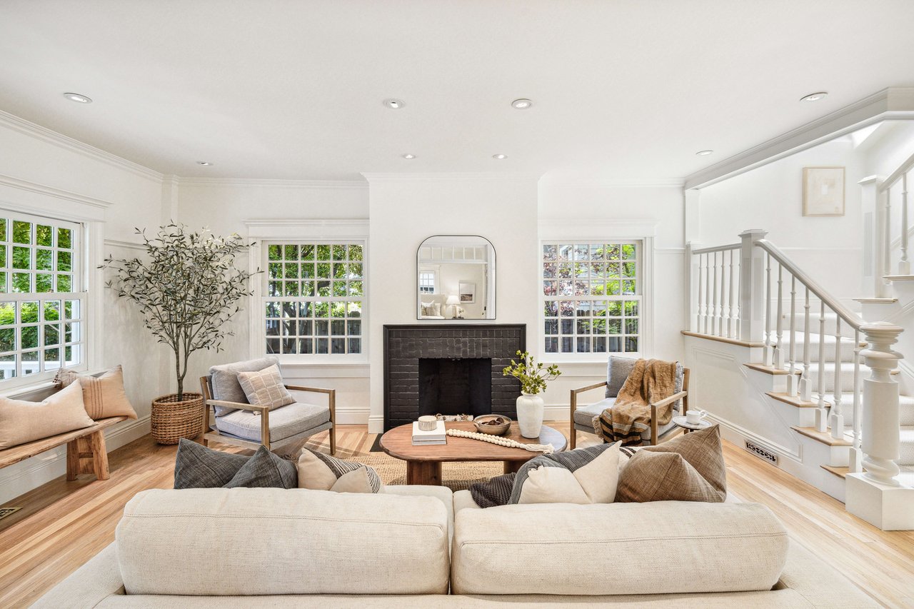 10 Raymond Avenue