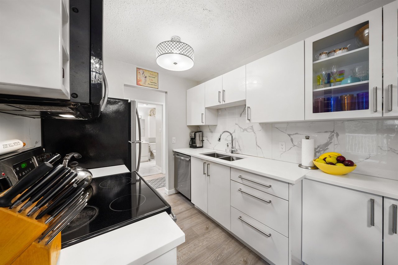 317-371 Ellesmere Ave