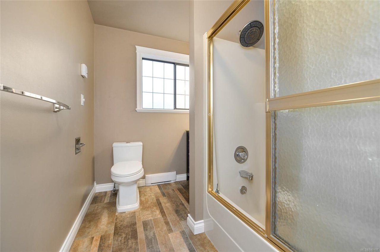 879 Denford Cres