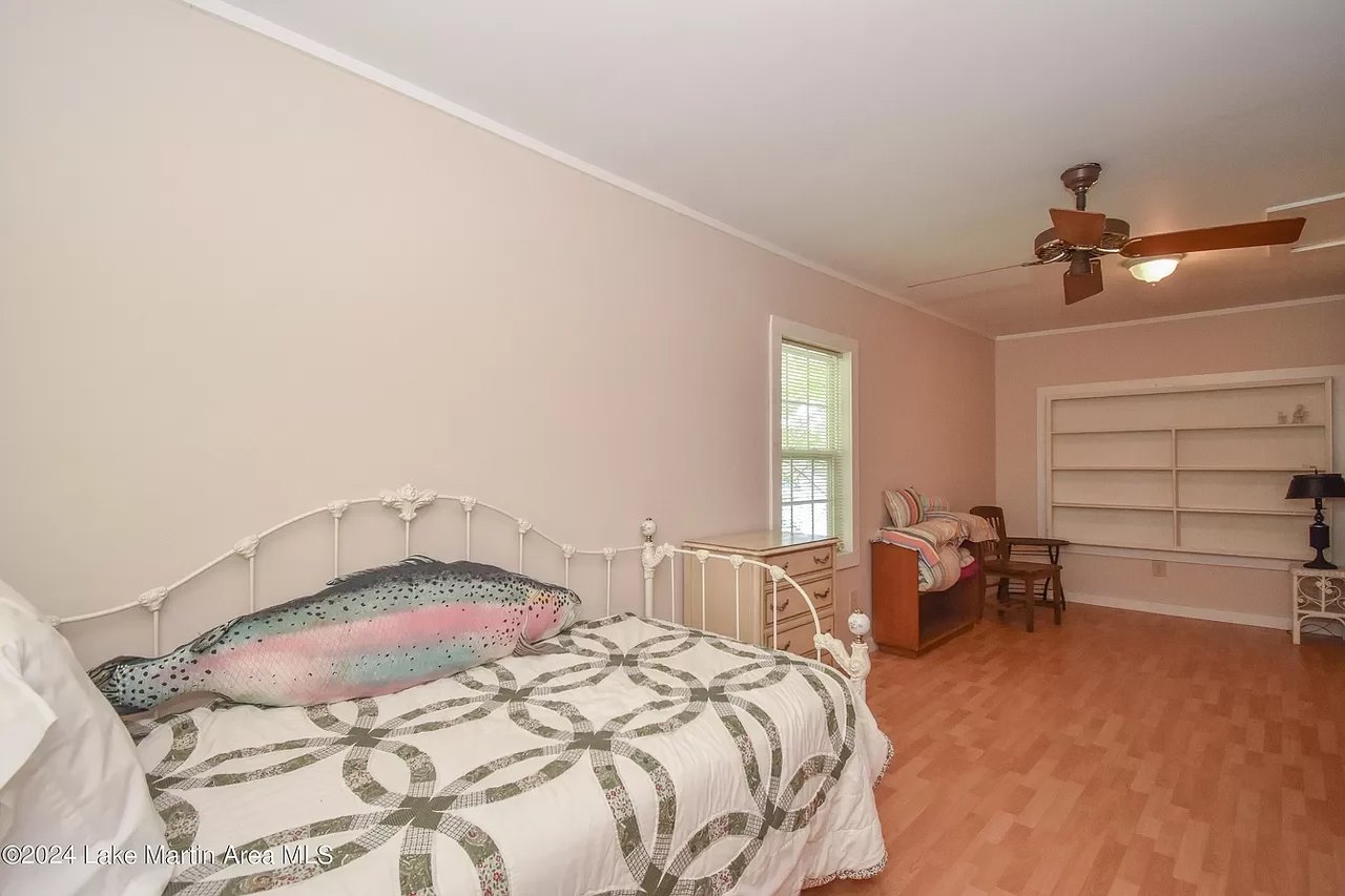962 Point Cloxson Cir