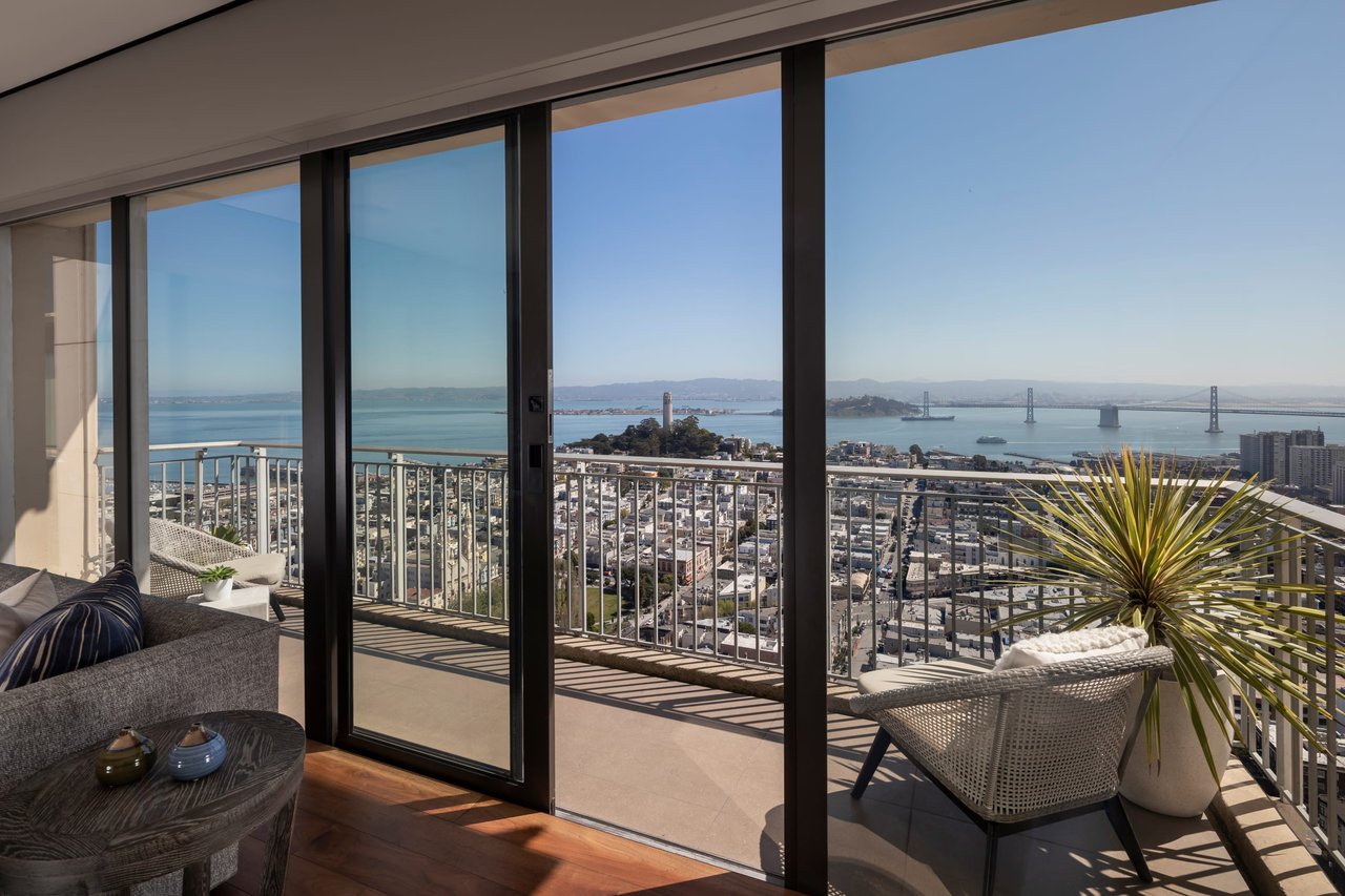 "As New" Contemporary View Apartment