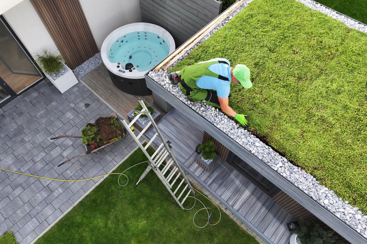 Environmentally Friendly Home Building: Living Roofs and Water Catchment Systems