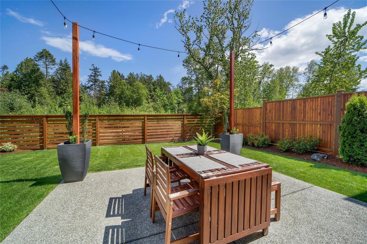 2187 Deerbrush Cres