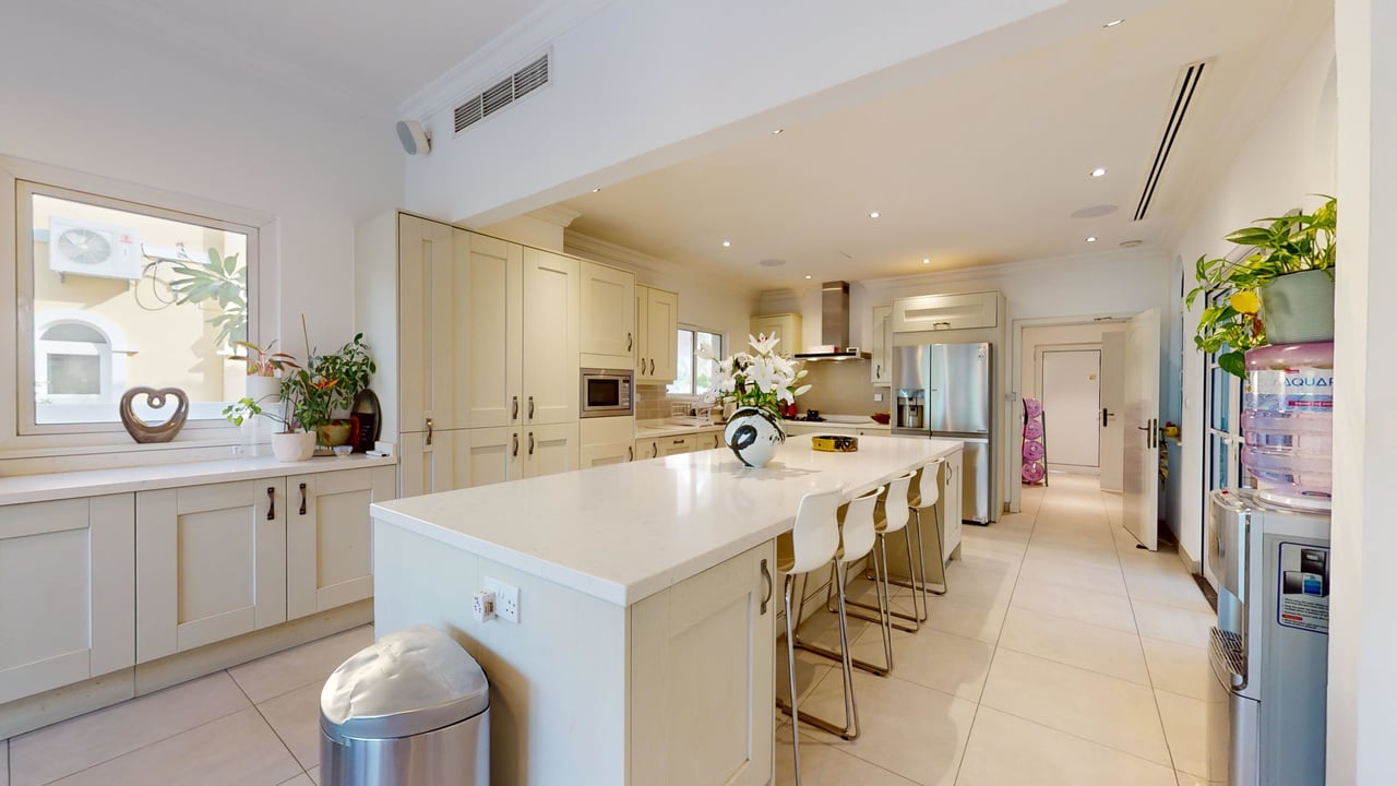 Beautiful 6 Bed Valencia Villa