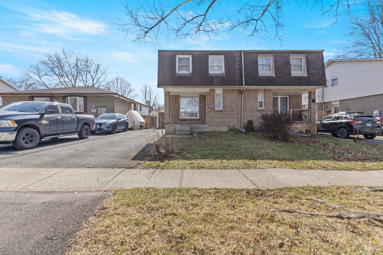 112 Graystone Cres