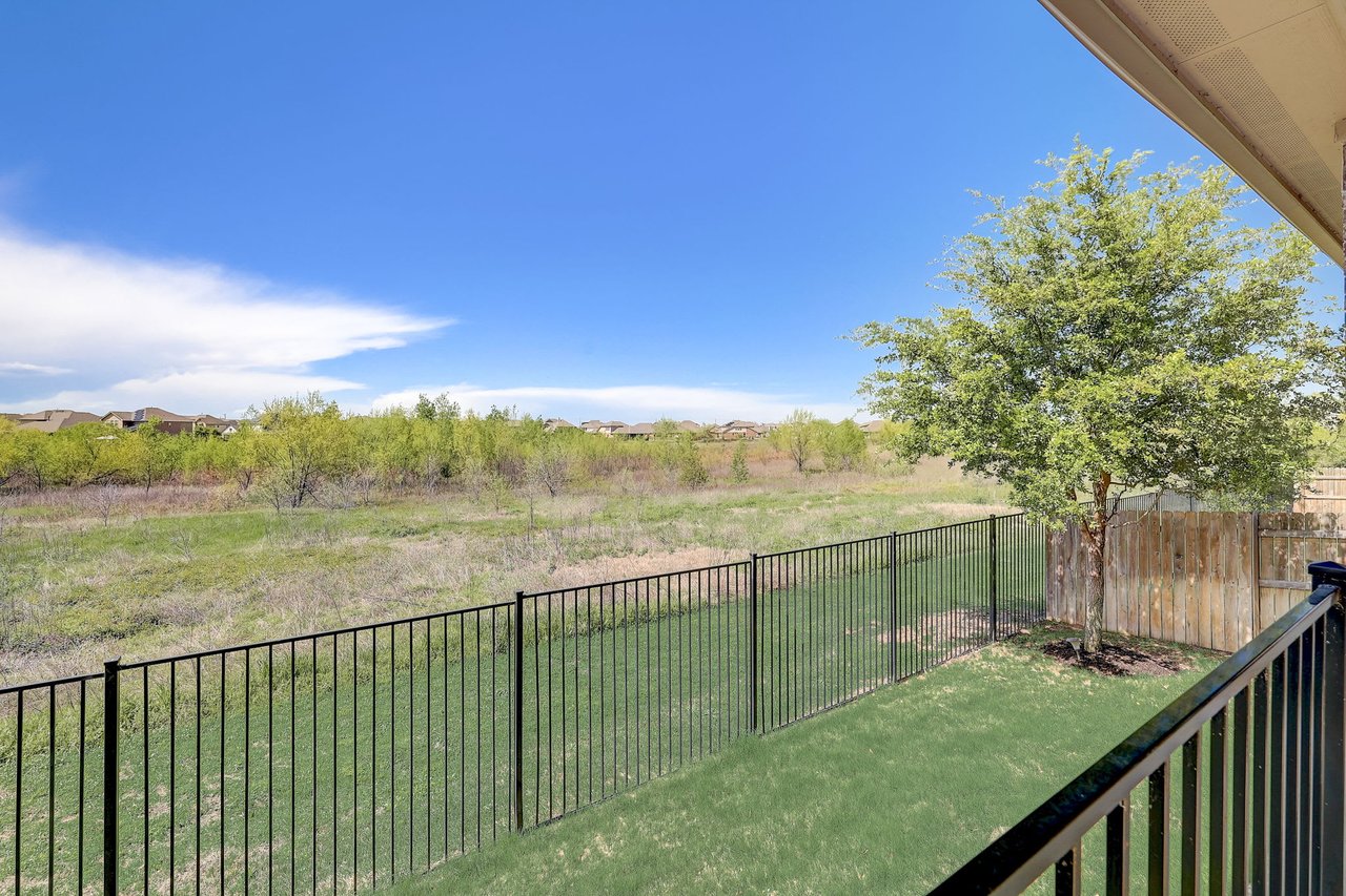 Charming single-story home in the desirable Paloma Lake in RR that backs to a greenbelt!