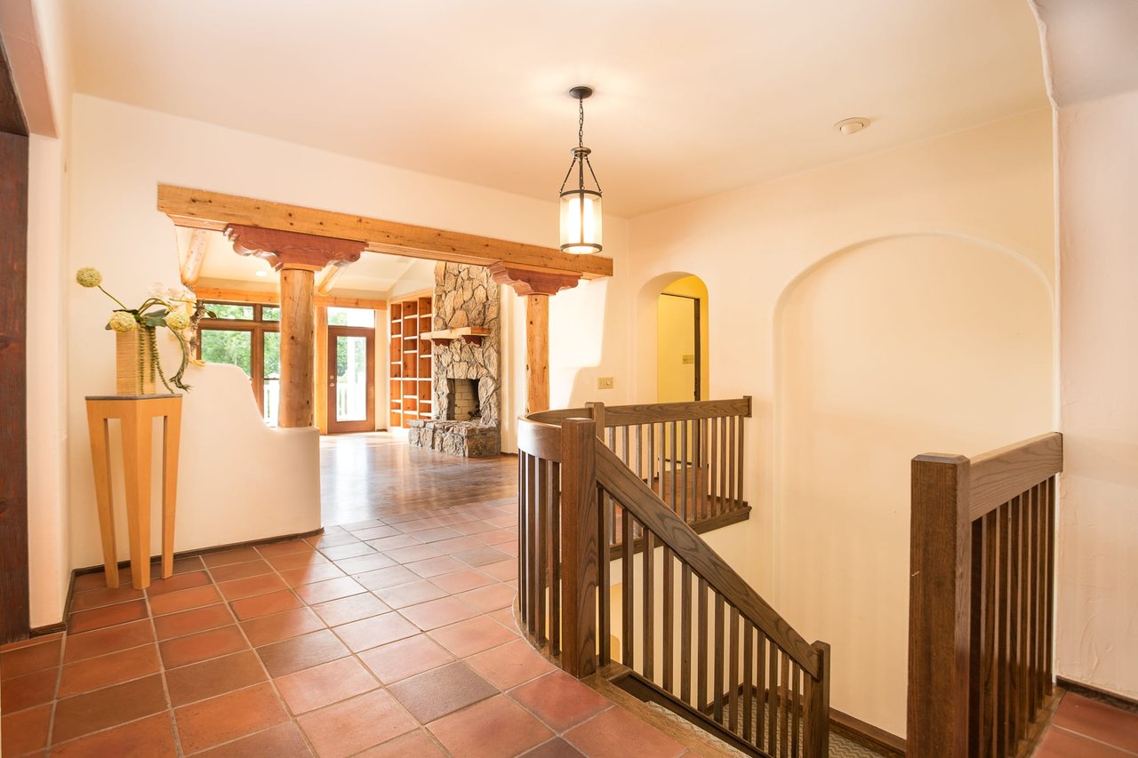 A Southwestern Inspired Villa In Spyglass Summit