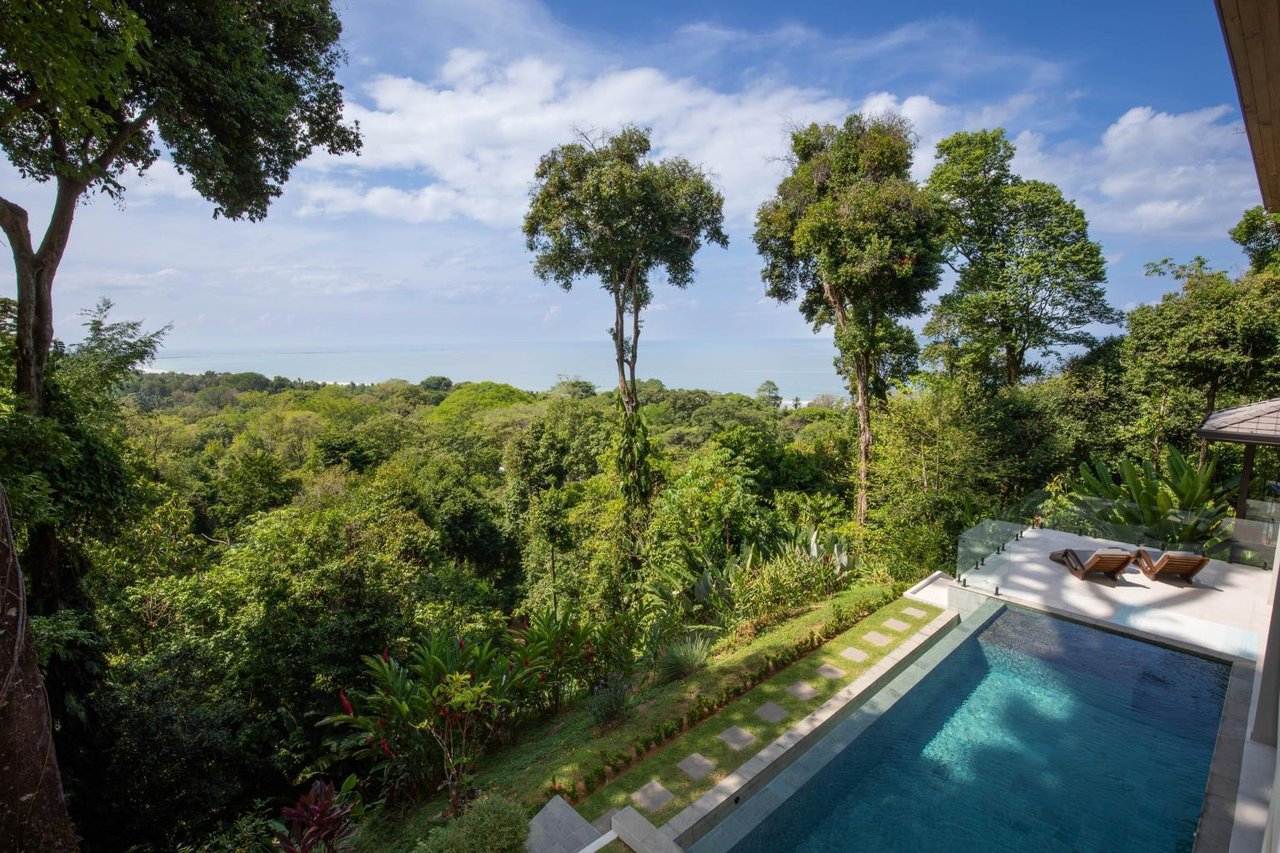 Stunning 4 Bedroom Villa Above Playa Hermosa