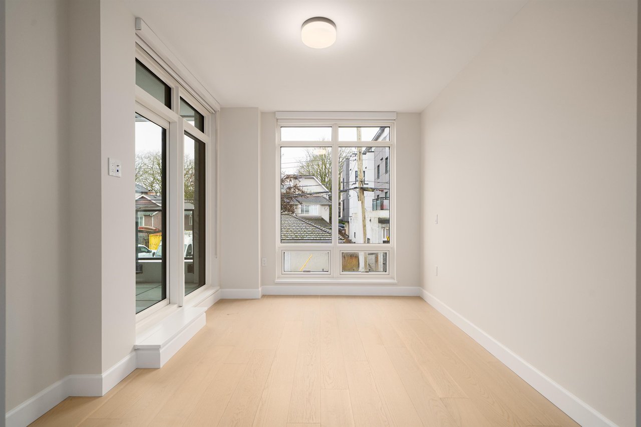 203-3668 W 10th Ave