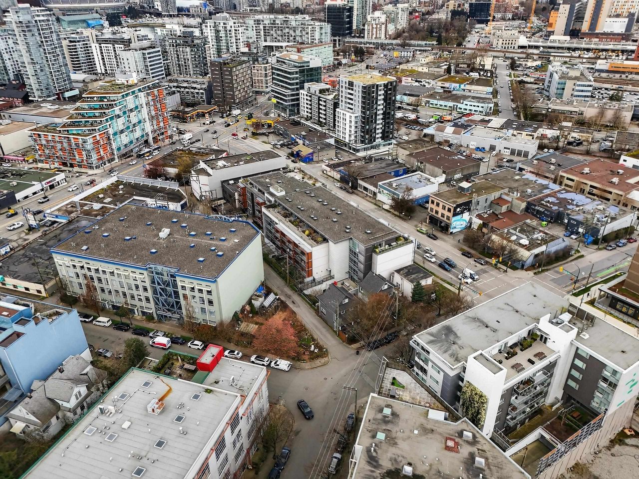 520-256 E 2nd Ave