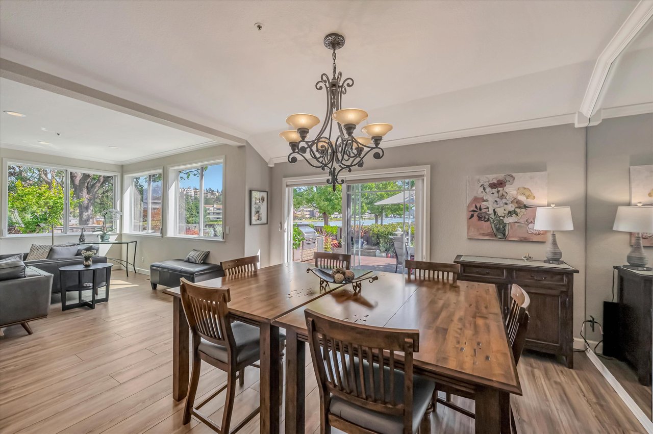 17 Crystal Creek Ct
