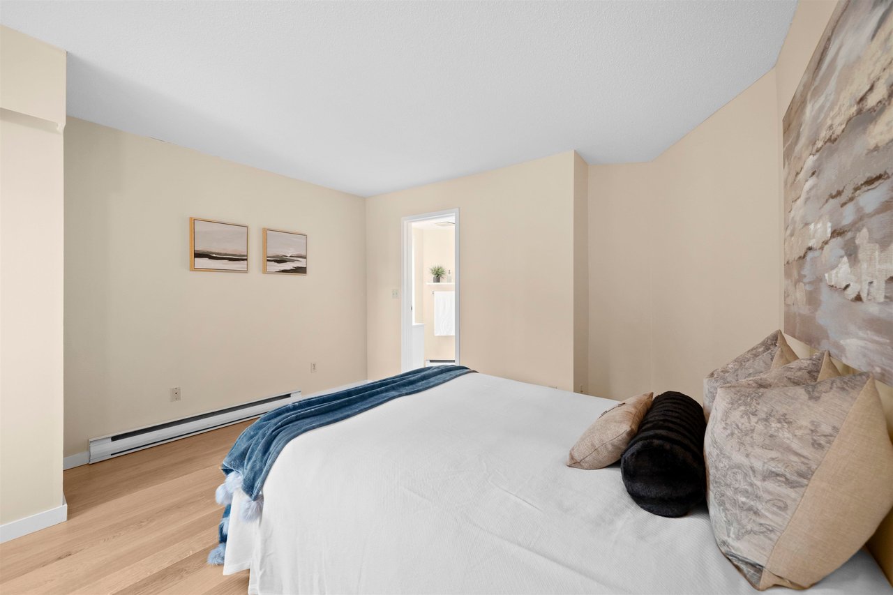 303-2410 Cornwall Ave