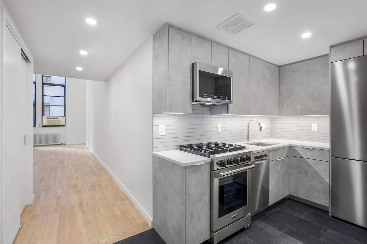 3 Hanover Square, Apt 2B