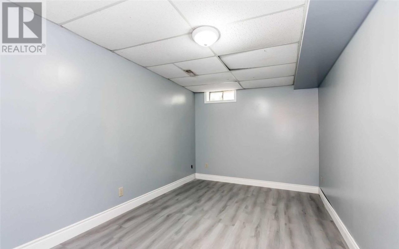 66 Potter Cres