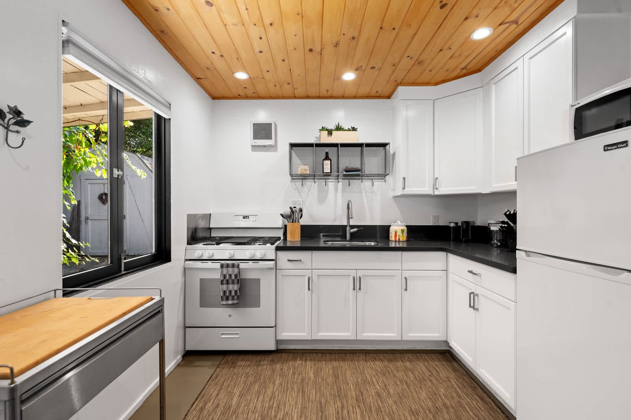 1518 Valley Drive, Topanga