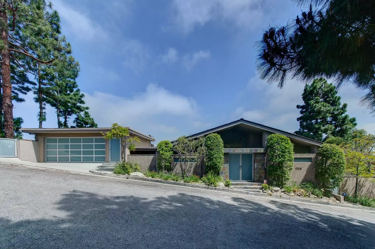 1550 Blue Jay Wy