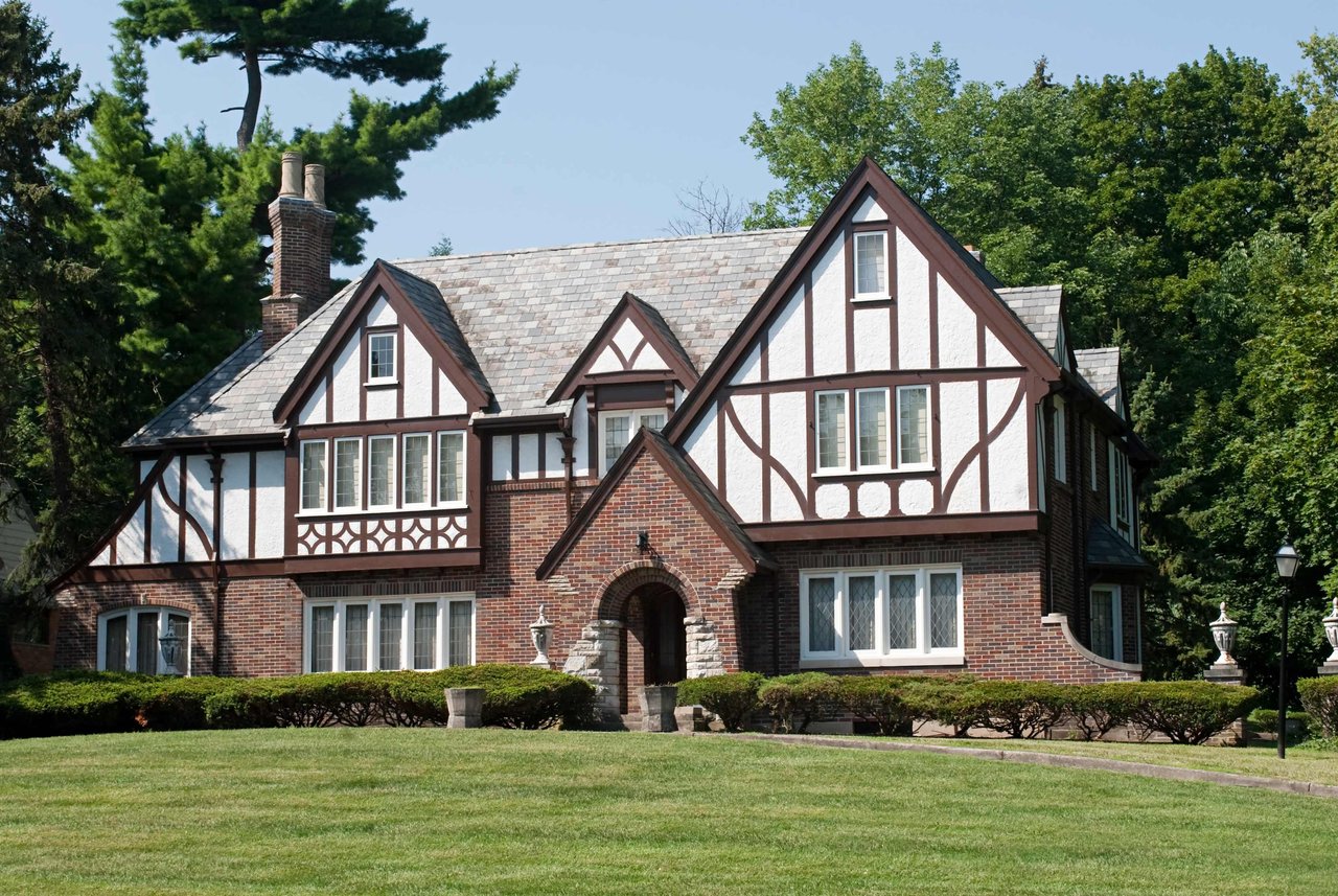 Housing Styles of Oakville: From Historic Charm to Modern Elegance