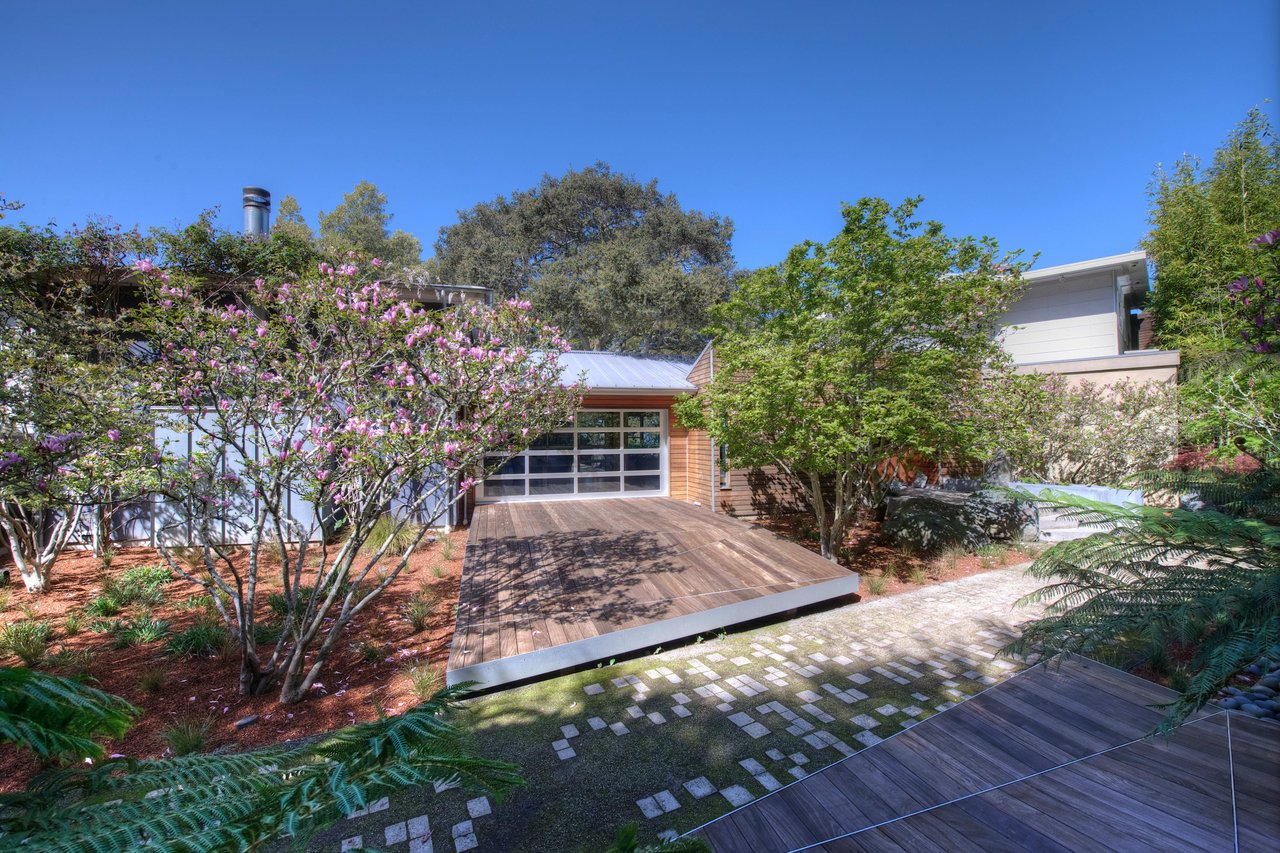 Tiburon's Award-Winning Modern Masterpiece-       Represented Seller