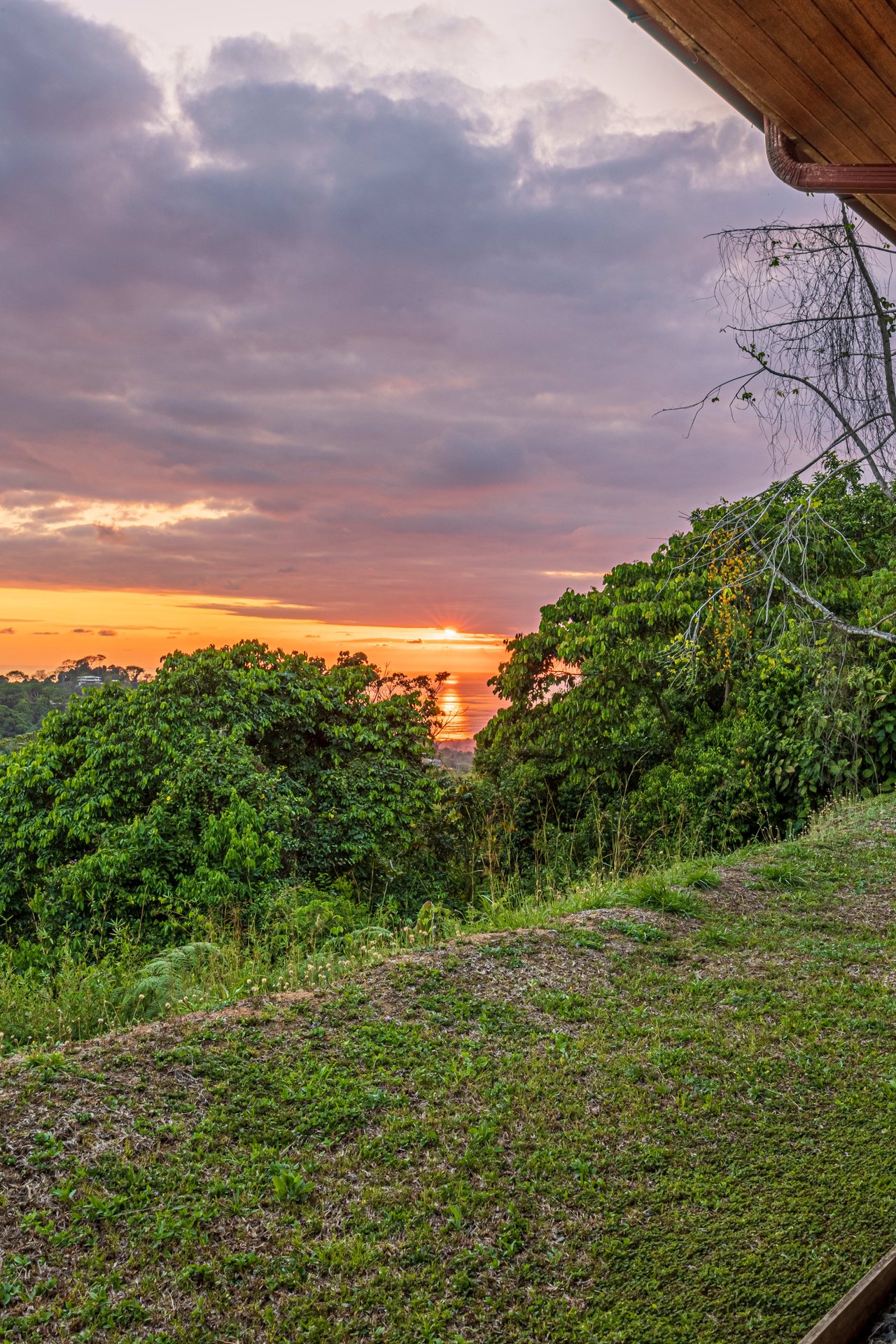 Casa De La Rosa, 3 Bedroom Ocean View Home in Lagunas!