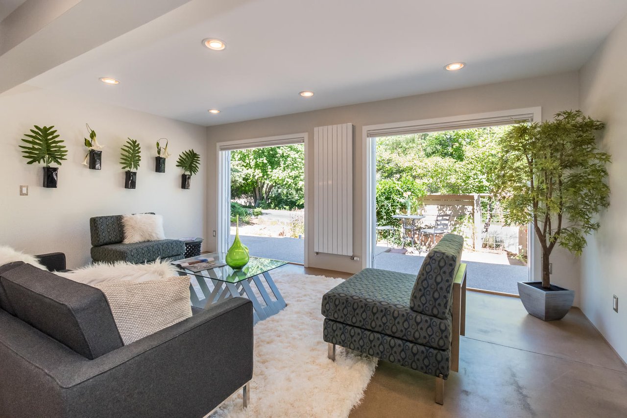 1010 Rosehill Dr