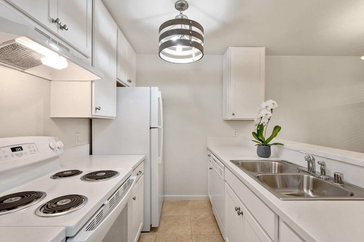 515 Ramona Ct APT 11