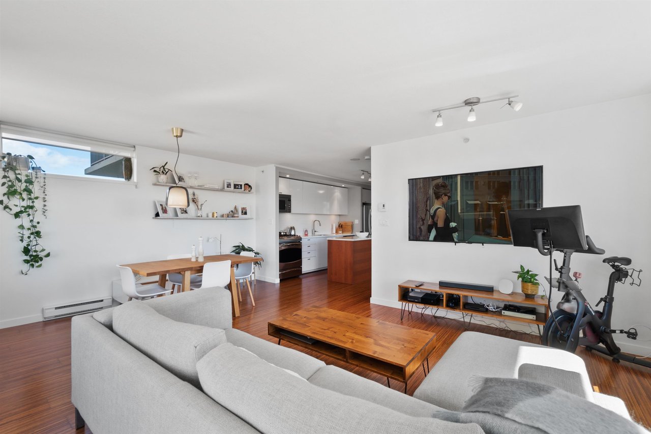 509-328 E 11th Ave