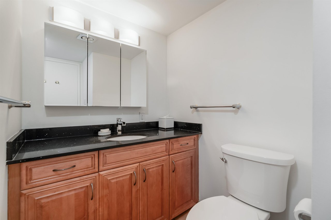 302-555 13th Street, West Vancouver