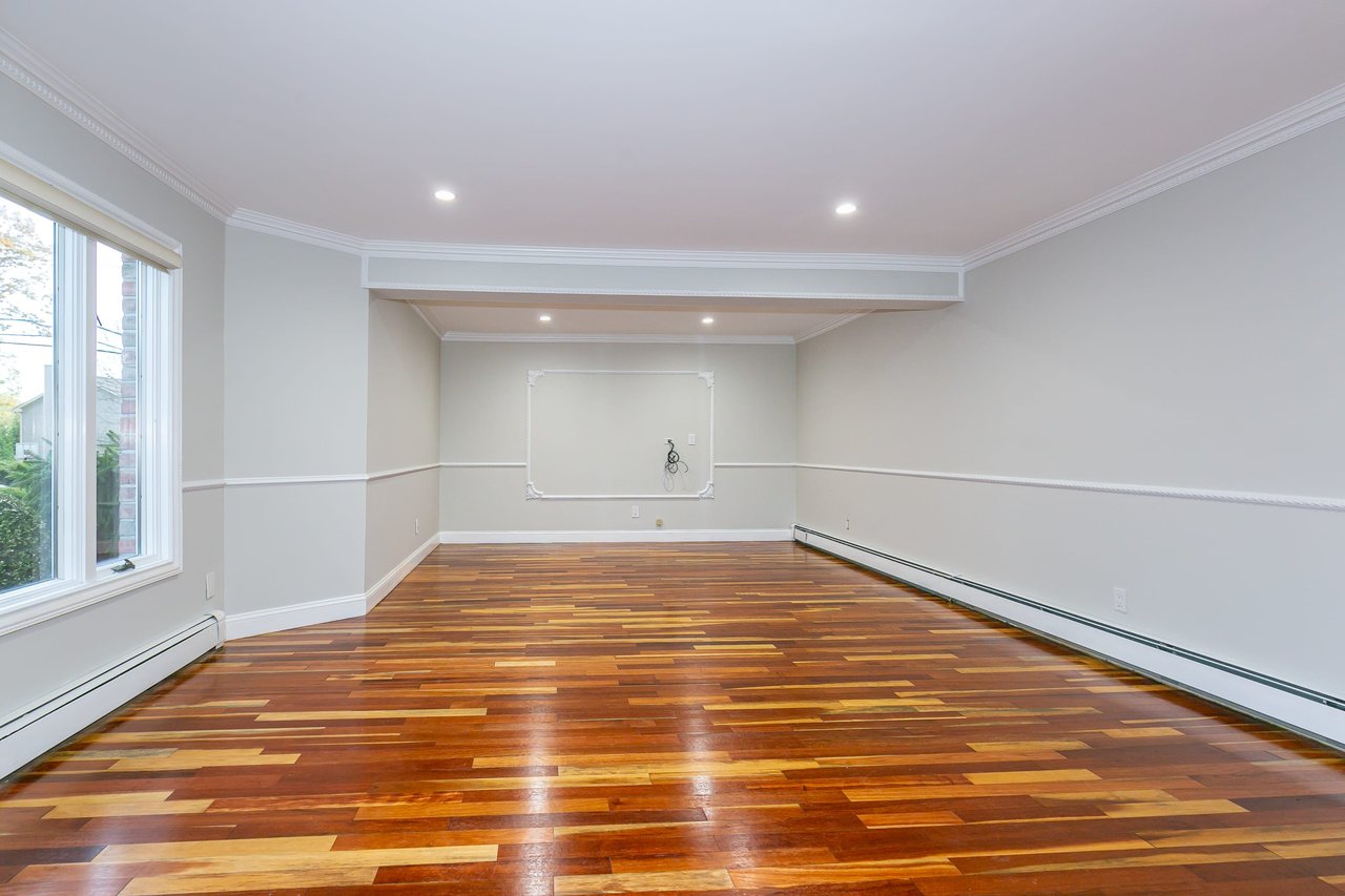 1 W Fern Drive, Jericho