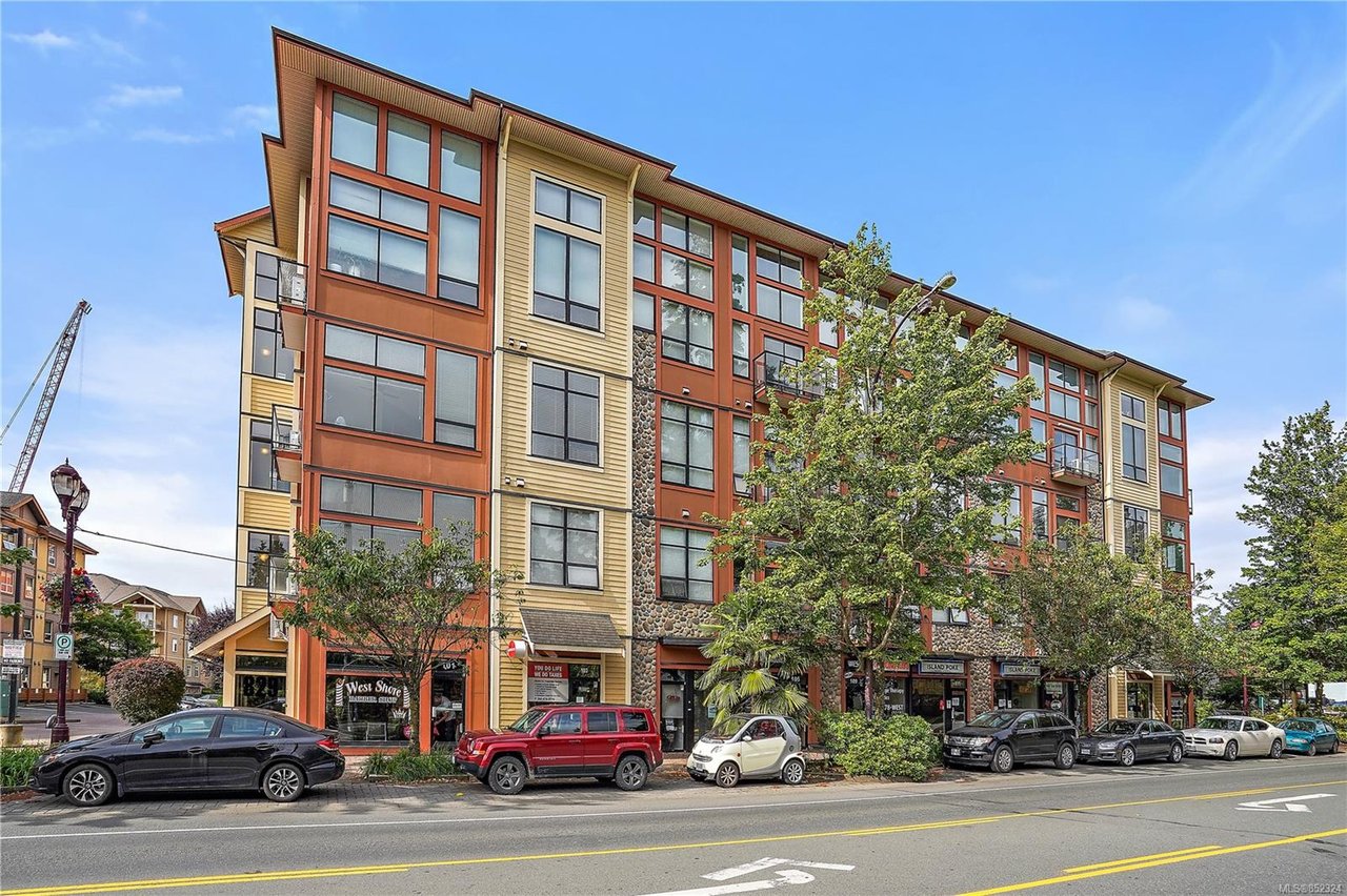 403-829 Goldstream Ave