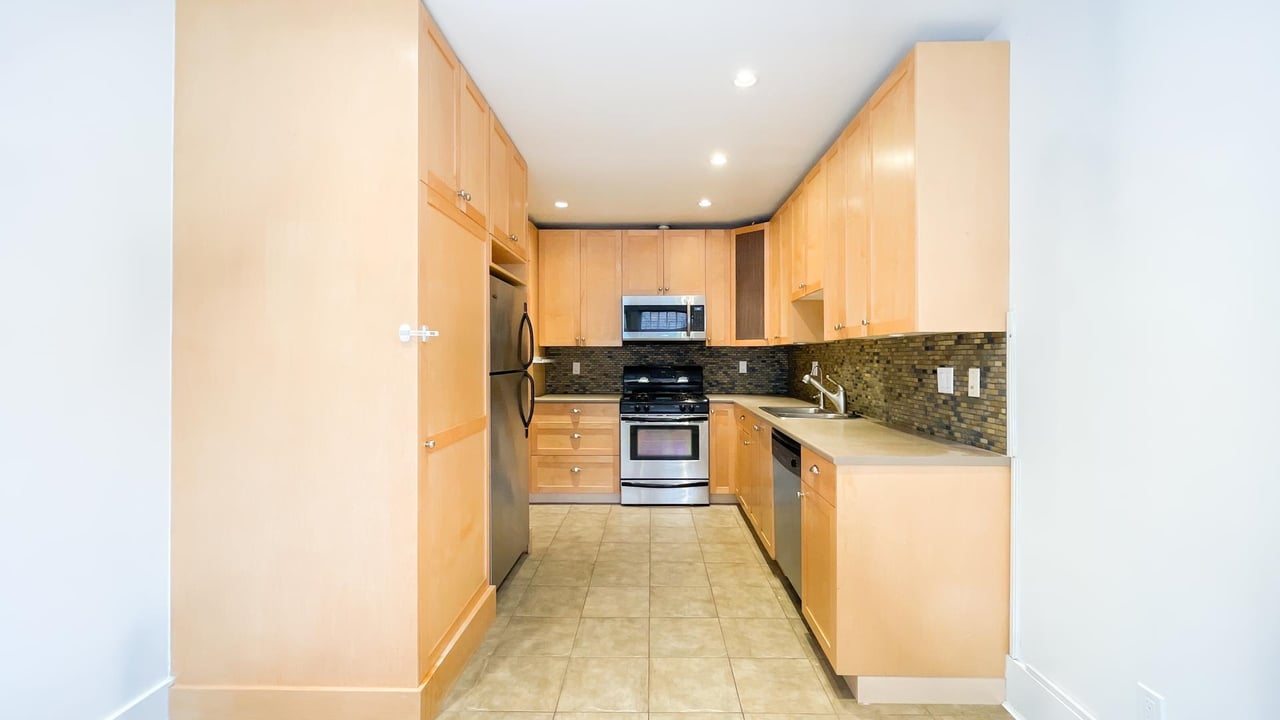 451 E 47th Ave
