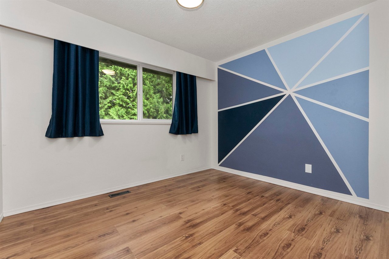 32378 Grebe Cres
