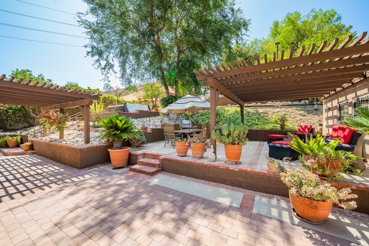 A Lil Bit O' Country in Shadow Hills * SOLD at full price