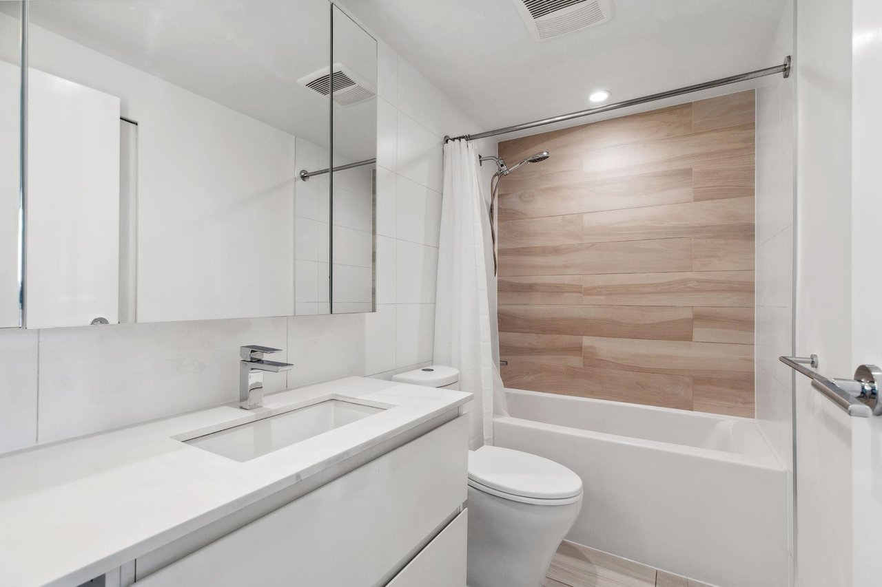 1507-13615 Fraser Highway, Surrey