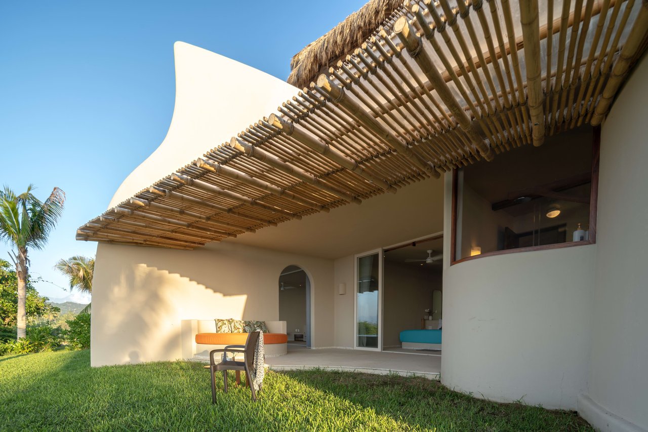 Top 5 Reasons To Invest In Zihuatanejo Right Now!