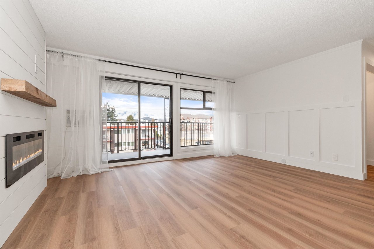 307-9080 Mary St