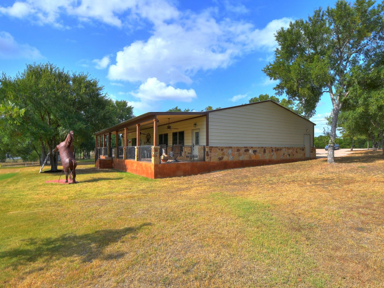 1138 Skyline Dr