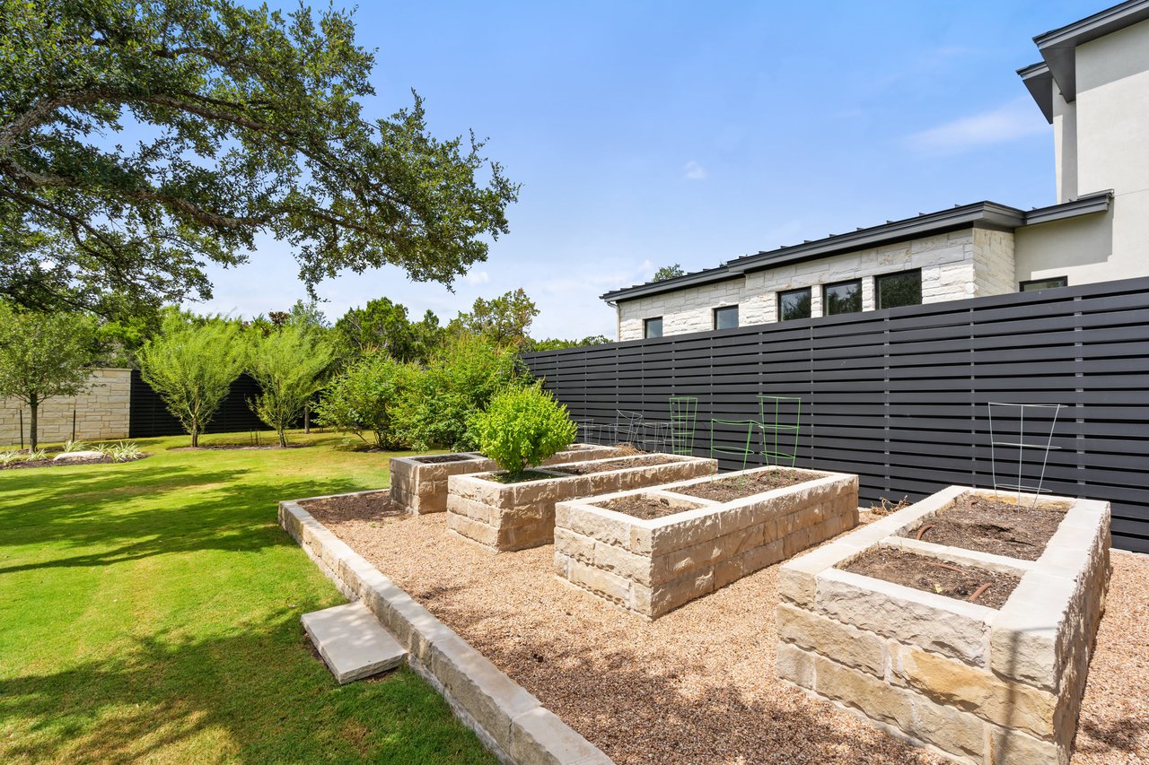 Austin-Elegance in Lake Travis ISD