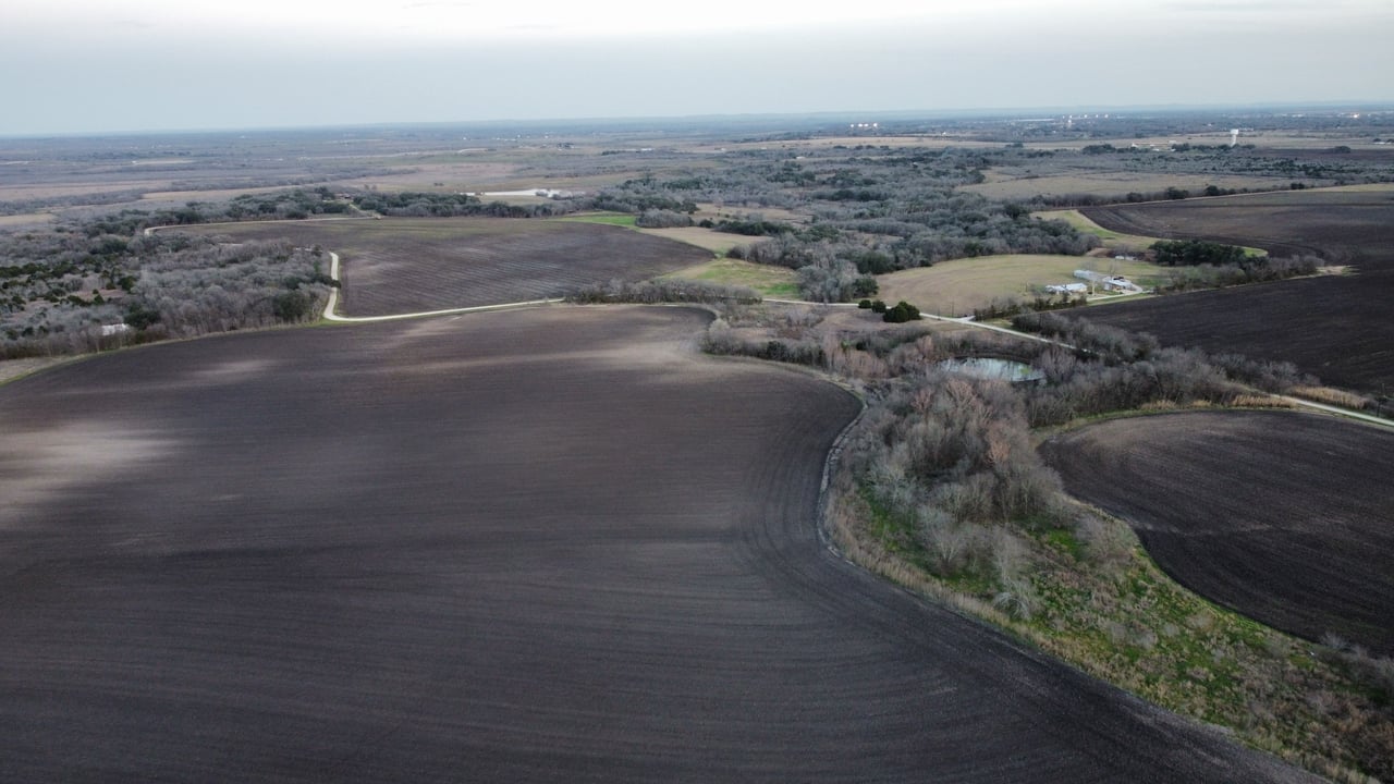 64 Acres on the Edge of a Hot Lockhart