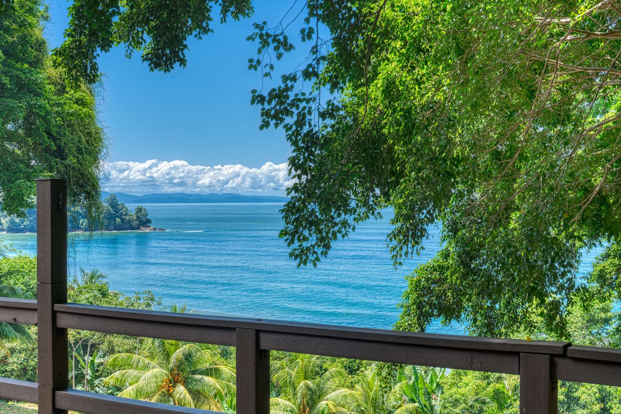 Boutique Hotel Overlooking the Pacific Ocean