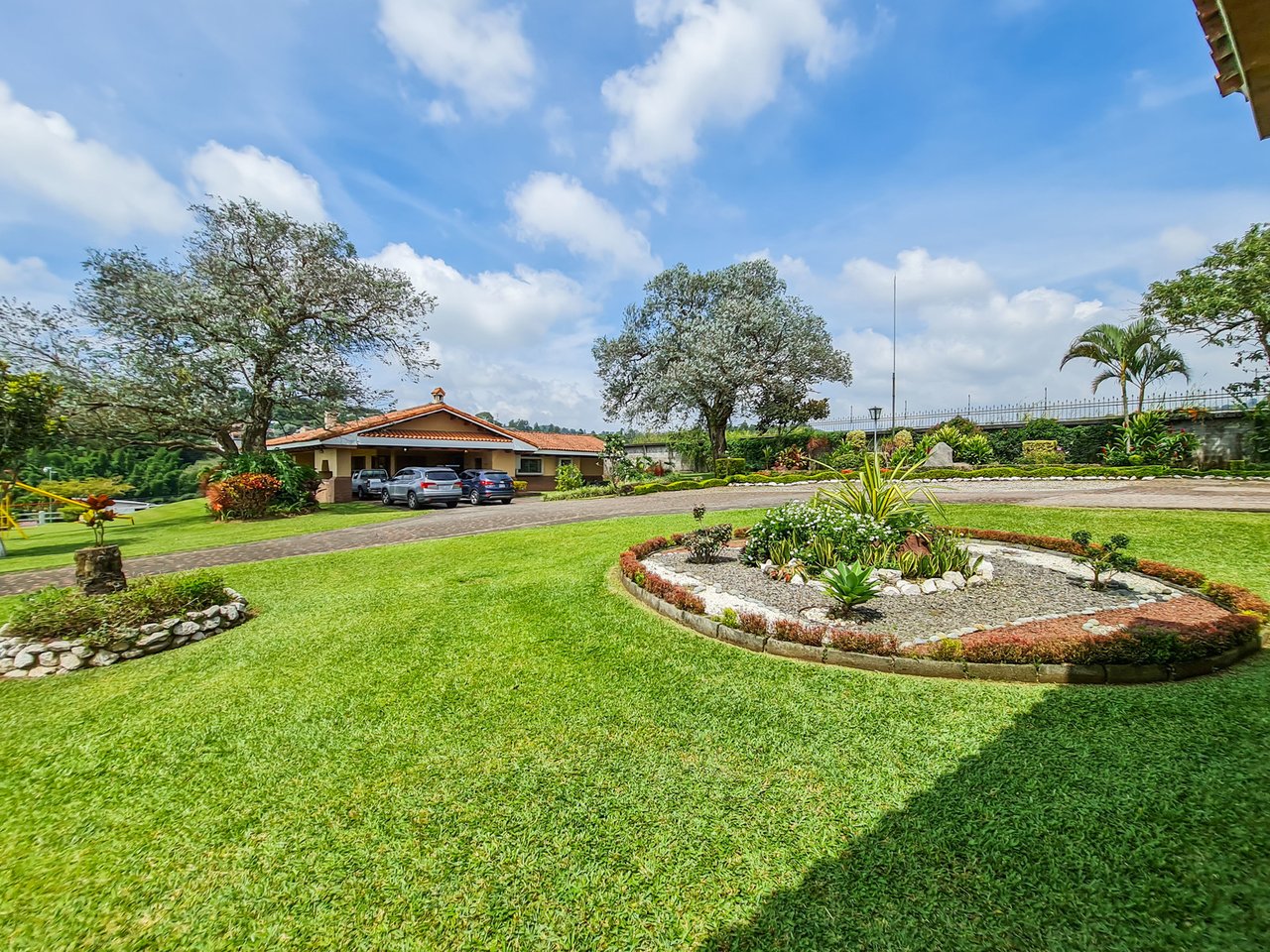 Colonial Estate With Indoor Pool, Heredia