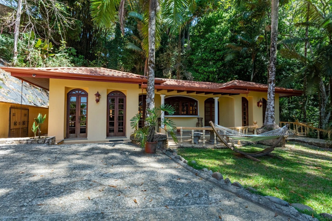 Private Ocean View Estate, Dominical, Puntarenas