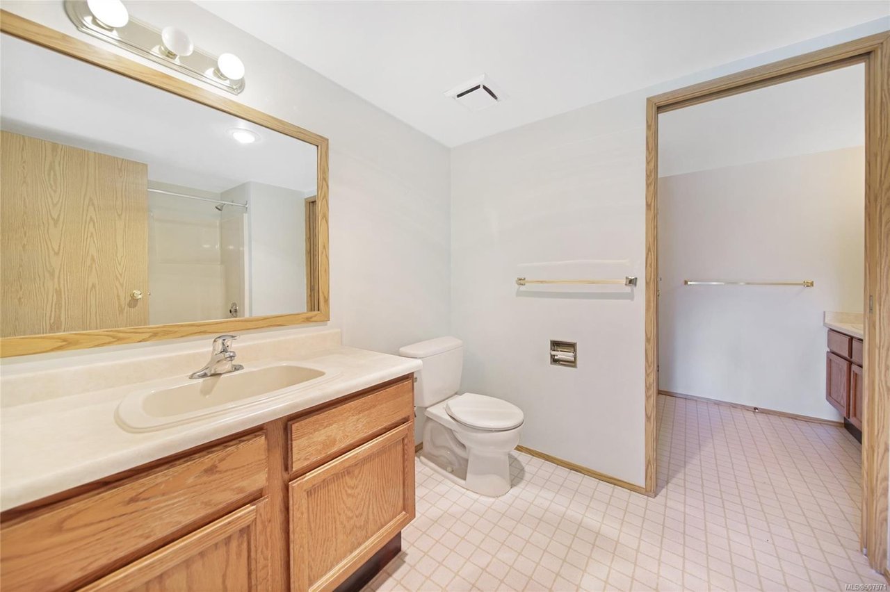 205-1252 Pandora Ave