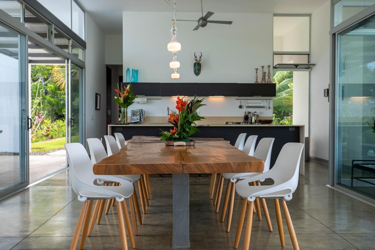 Mariposa , Luxury Modern Home With Guest House